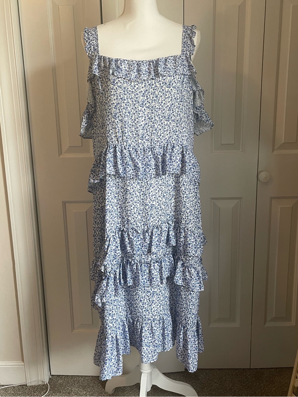 Alexia Admor Blue and White Floral Ruffle Dress